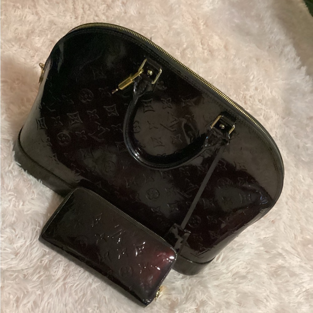 LV ❤️ Vermis Alma Bag and Wallet (This is a steal)
